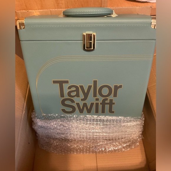 Taylor Swift Record Holder - Picture 2 of 3